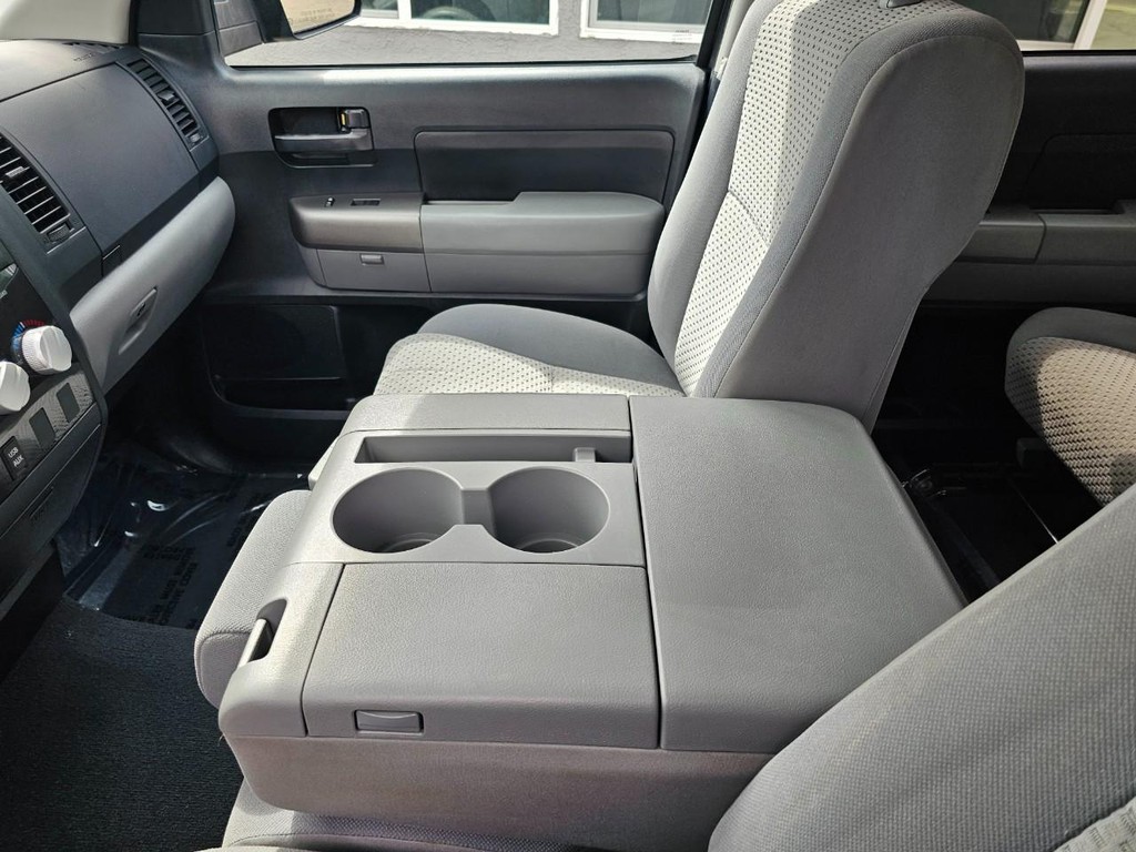 Toyota Tundra 2WD Truck Vehicle Full-screen Gallery Image 24