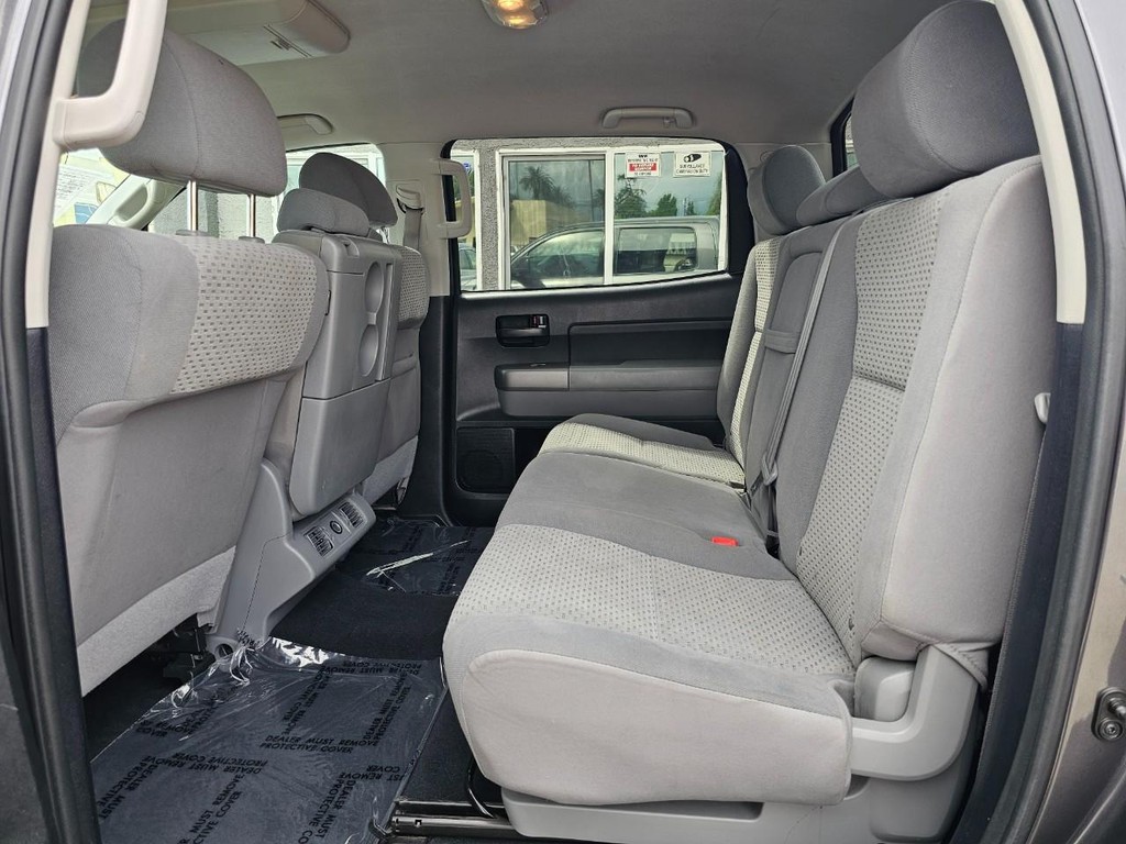 Toyota Tundra 2WD Truck Vehicle Full-screen Gallery Image 26