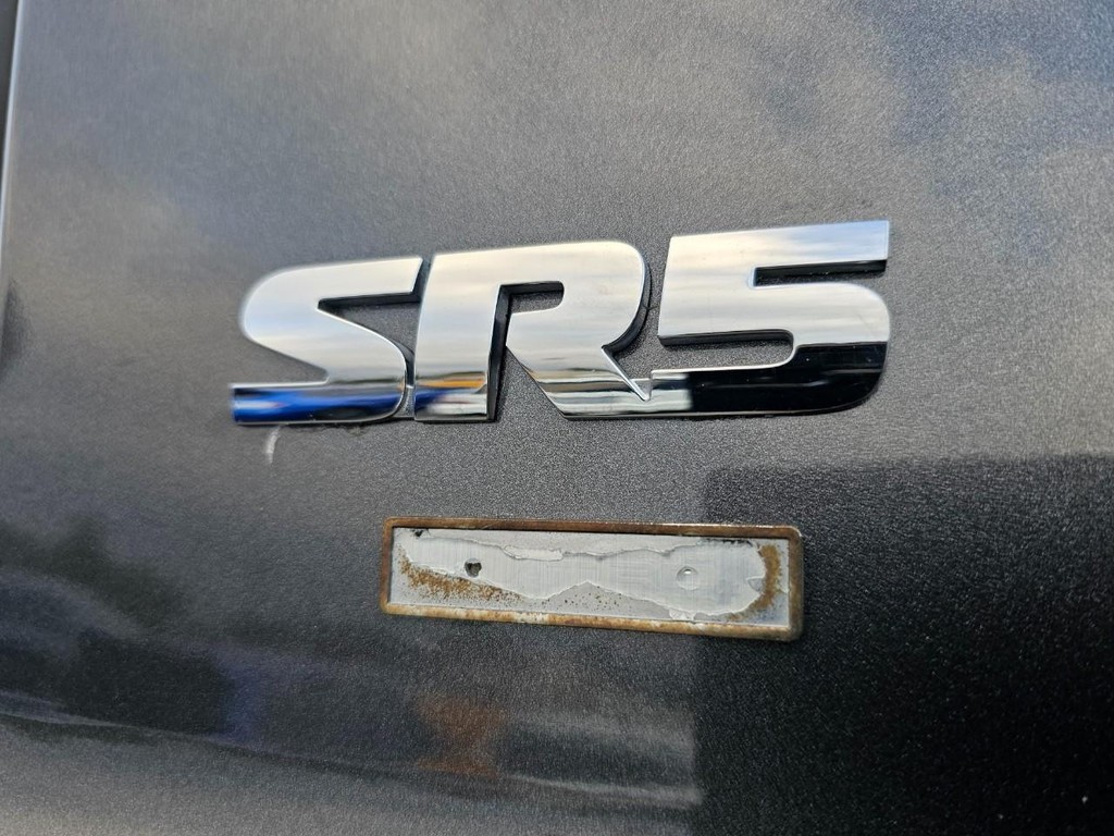 Toyota Tundra 4WD Truck Vehicle Full-screen Gallery Image 18