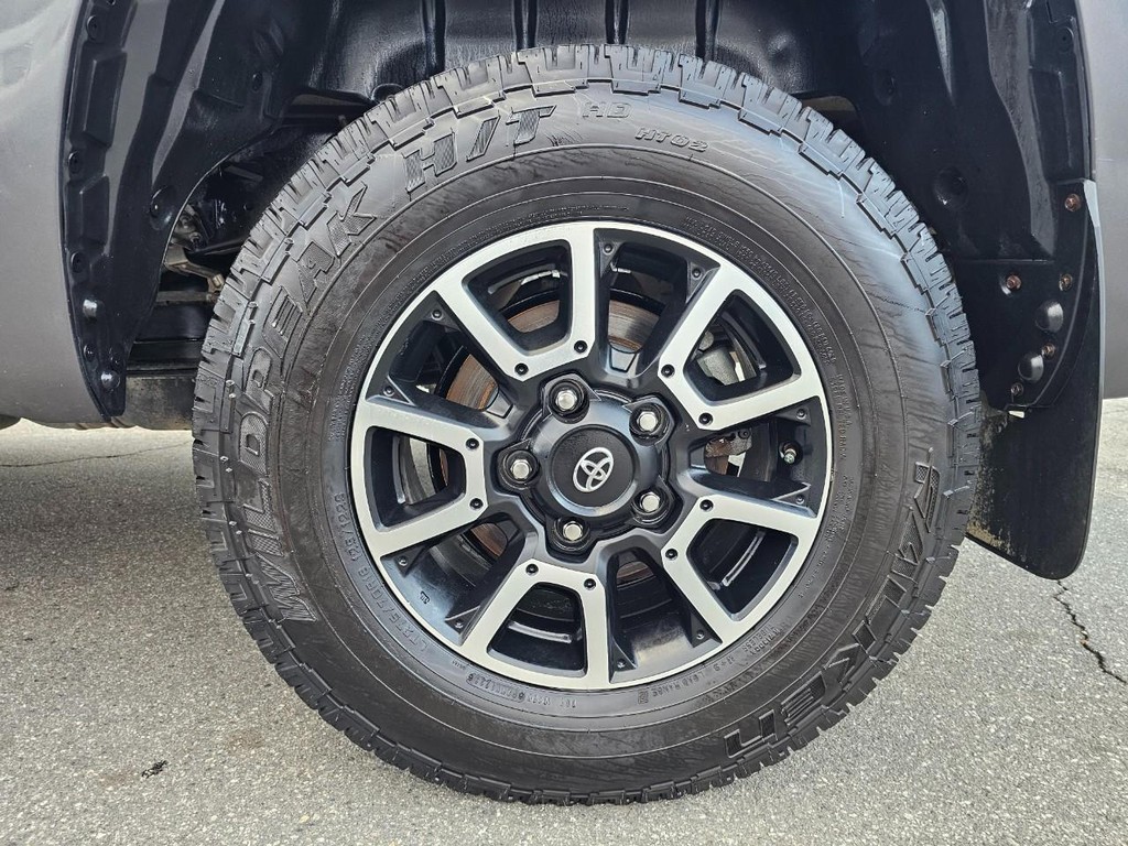 Toyota Tundra 4WD Truck Vehicle Full-screen Gallery Image 19