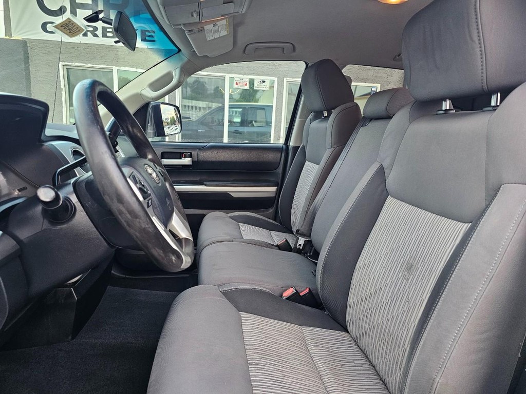 Toyota Tundra 4WD Truck Vehicle Full-screen Gallery Image 24