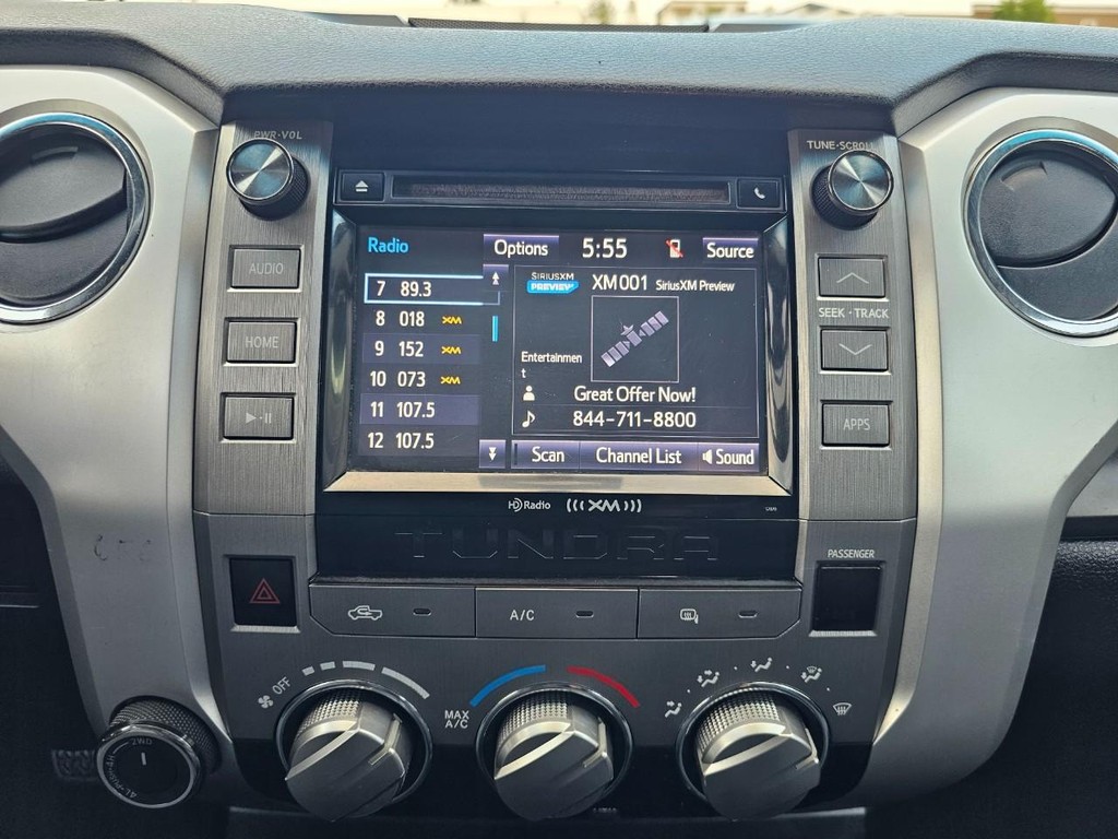 Toyota Tundra 4WD Truck Vehicle Full-screen Gallery Image 27