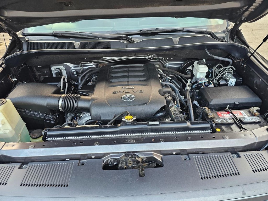 Toyota Tundra 4WD Truck Vehicle Full-screen Gallery Image 33