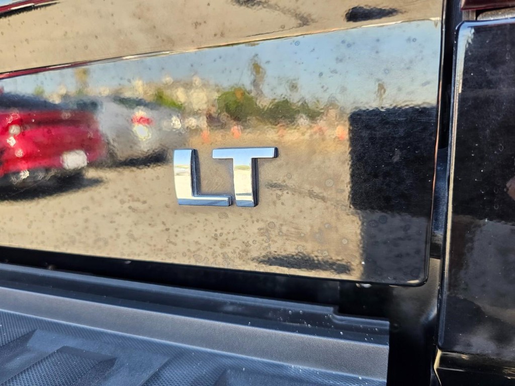 Chevrolet Silverado 1500 Vehicle Full-screen Gallery Image 9