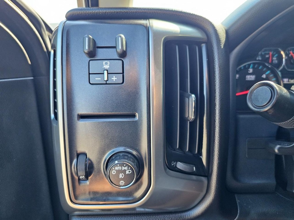 Chevrolet Silverado 1500 Vehicle Full-screen Gallery Image 14