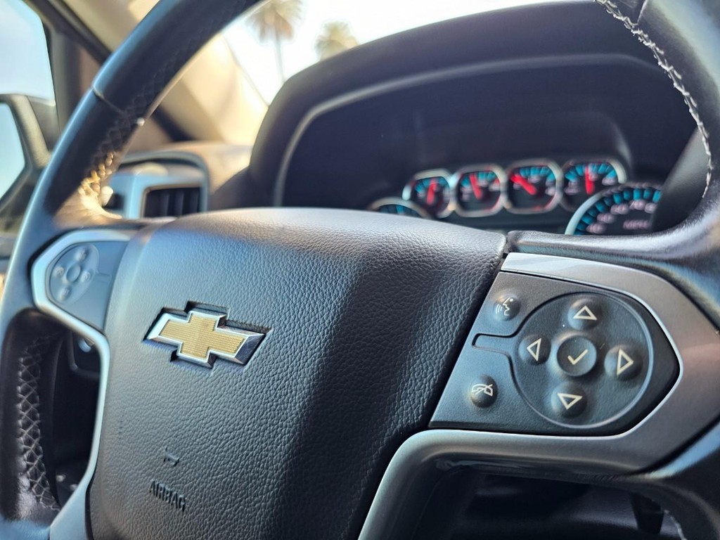 Chevrolet Silverado 1500 Vehicle Full-screen Gallery Image 16