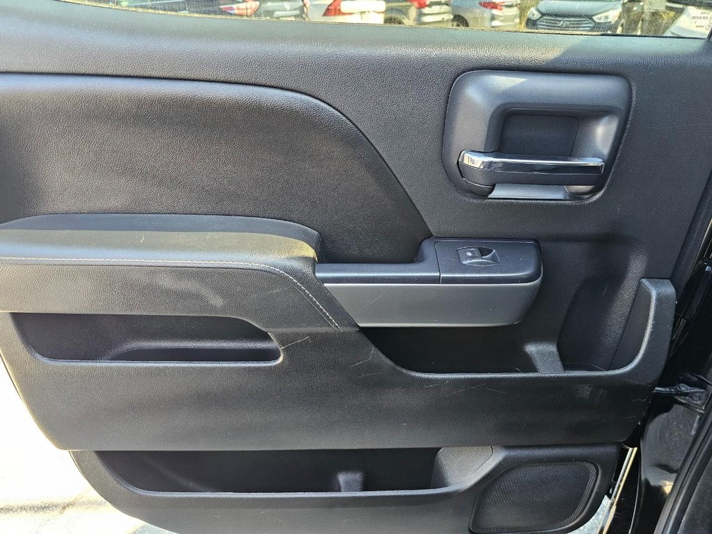 Chevrolet Silverado 1500 Vehicle Full-screen Gallery Image 20