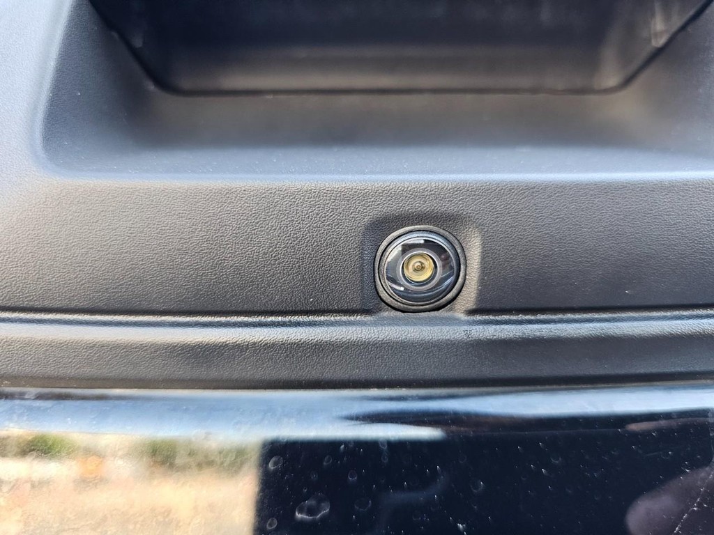 Chevrolet Silverado 1500 Vehicle Full-screen Gallery Image 28