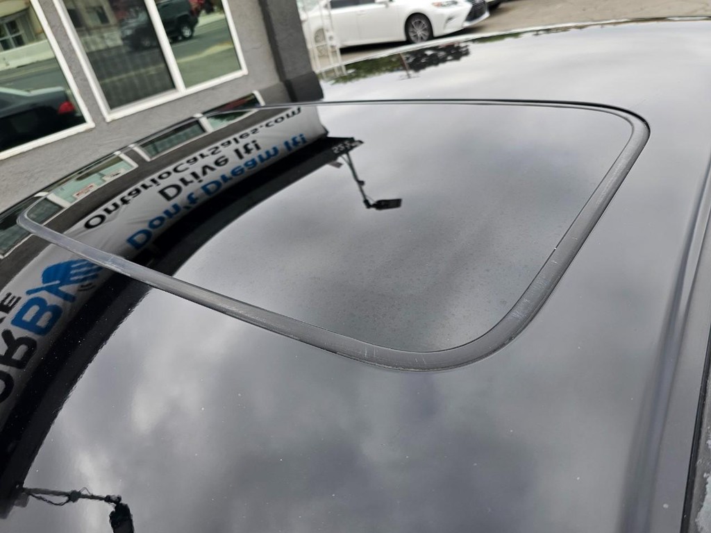 Acura TSX Vehicle Full-screen Gallery Image 15