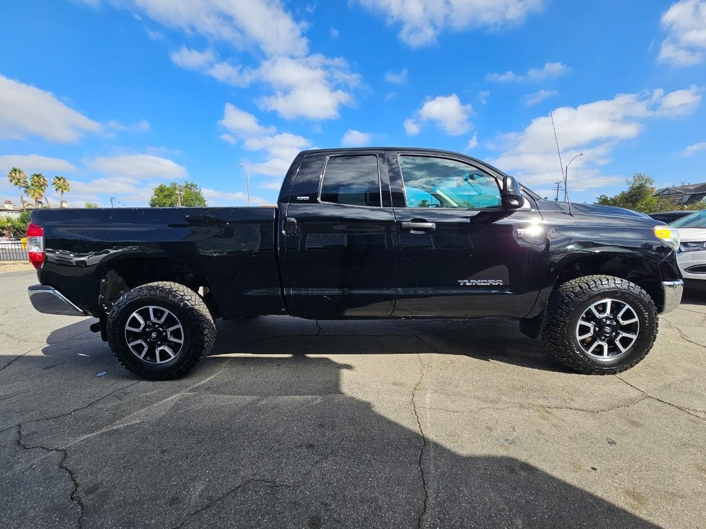 Toyota Tundra 2WD Truck Vehicle Full-screen Gallery Image 7