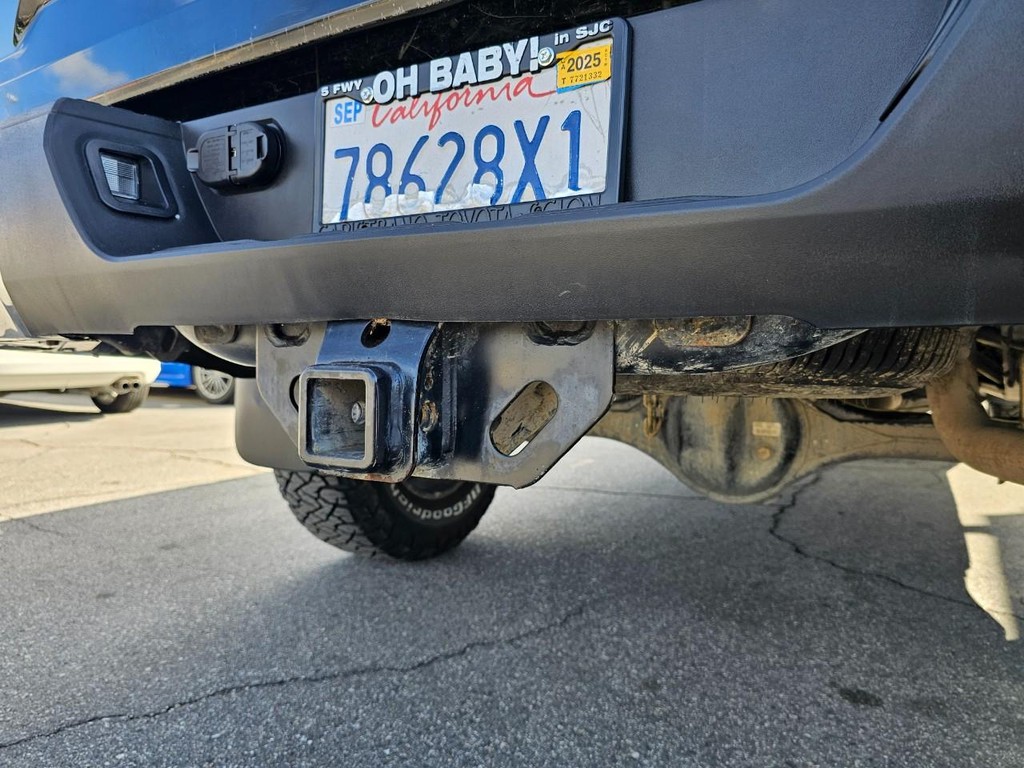 Toyota Tundra 2WD Truck Vehicle Full-screen Gallery Image 14