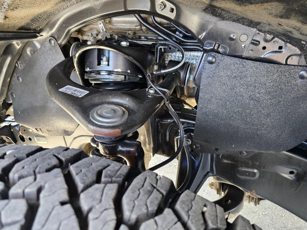 Toyota Tundra 2WD Truck Vehicle Full-screen Gallery Image 16