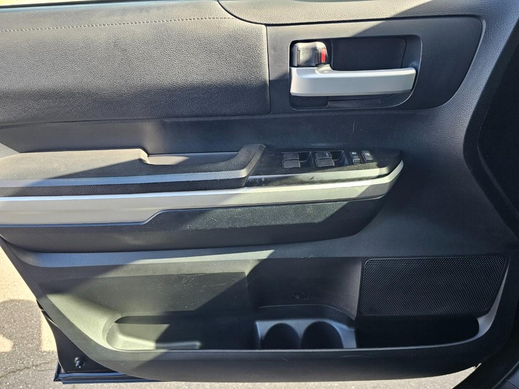 Toyota Tundra 2WD Truck Vehicle Full-screen Gallery Image 20