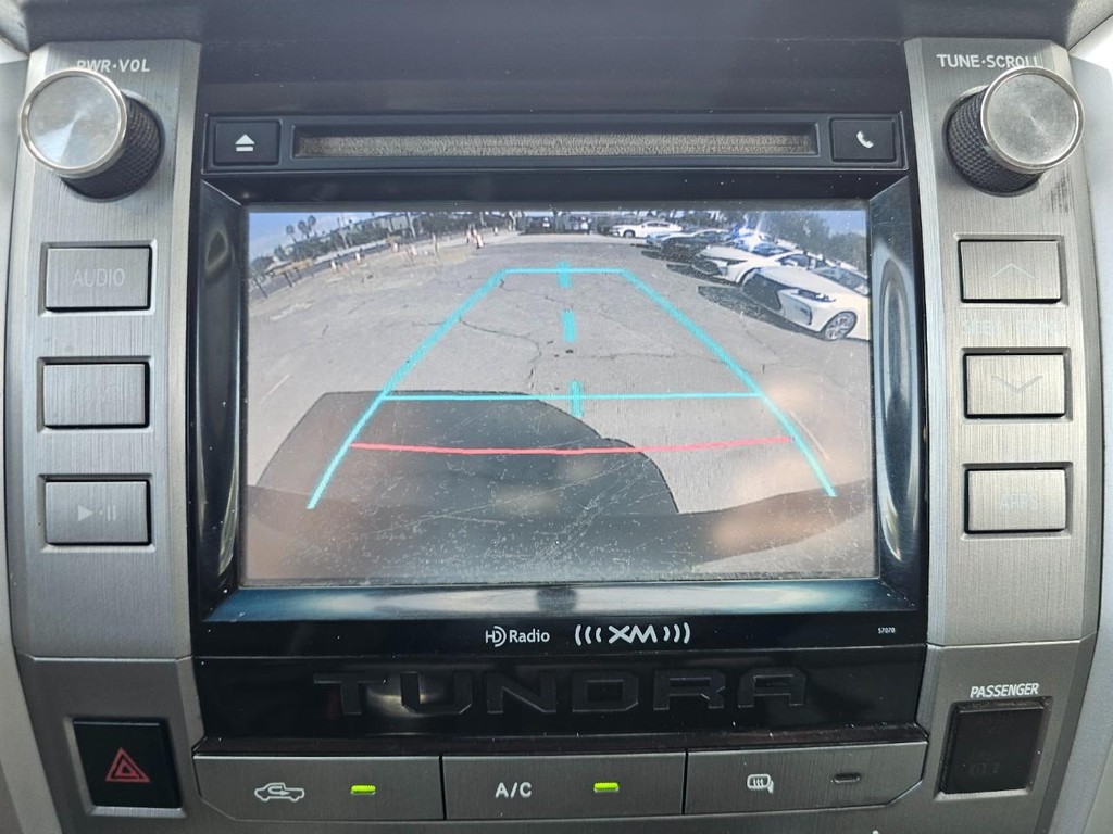 Toyota Tundra 2WD Truck Vehicle Full-screen Gallery Image 26