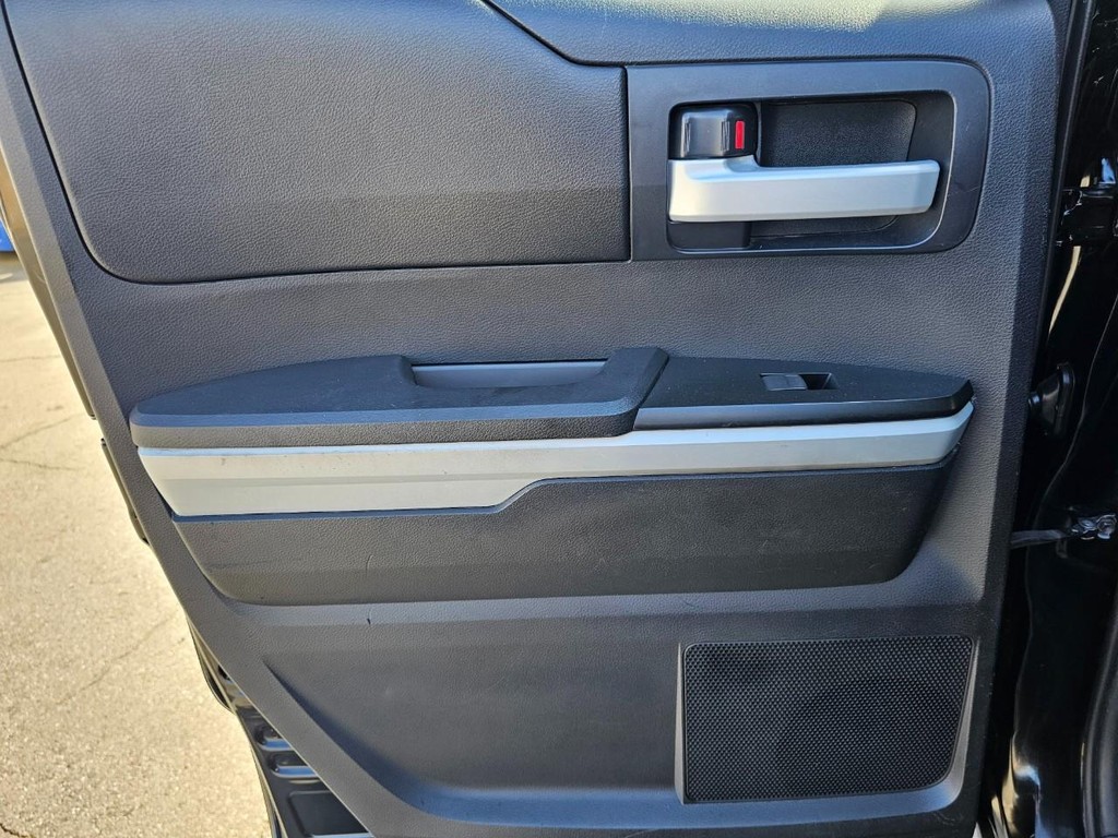 Toyota Tundra 2WD Truck Vehicle Full-screen Gallery Image 27