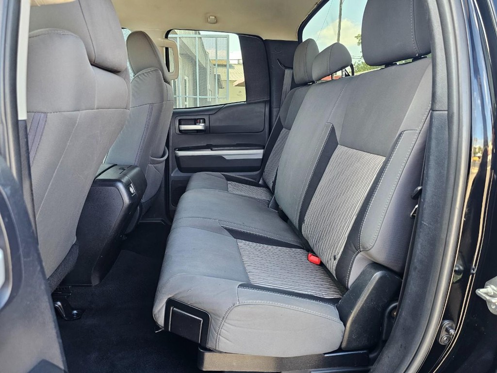 Toyota Tundra 2WD Truck Vehicle Full-screen Gallery Image 28