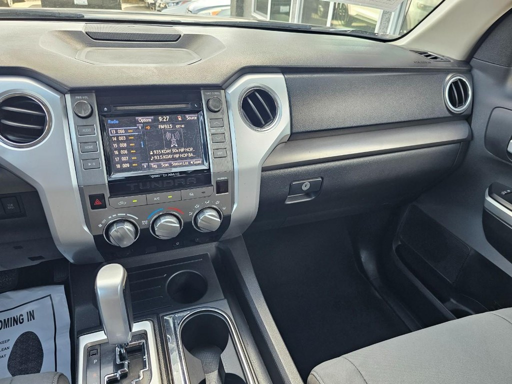 Toyota Tundra 2WD Truck Vehicle Full-screen Gallery Image 33