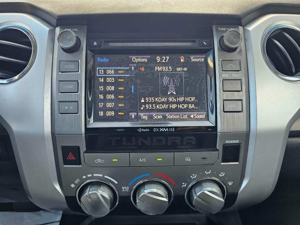 Toyota Tundra 2WD Truck Vehicle Full-screen Gallery Image 34