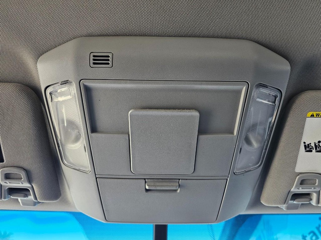 Toyota Tundra 2WD Truck Vehicle Full-screen Gallery Image 36