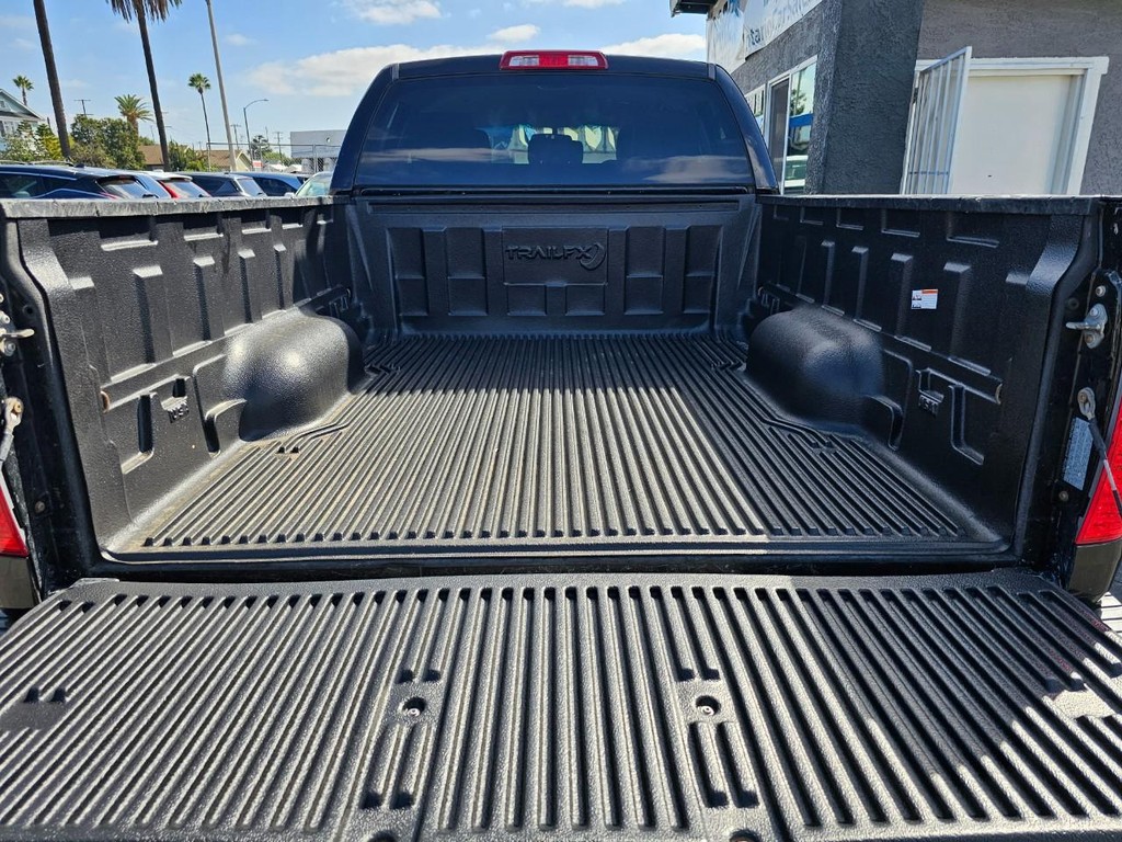 Toyota Tundra 2WD Truck Vehicle Full-screen Gallery Image 38