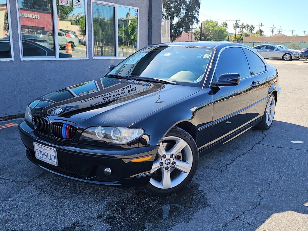 BMW 3 Series Vehicle Full-screen Gallery Image 2