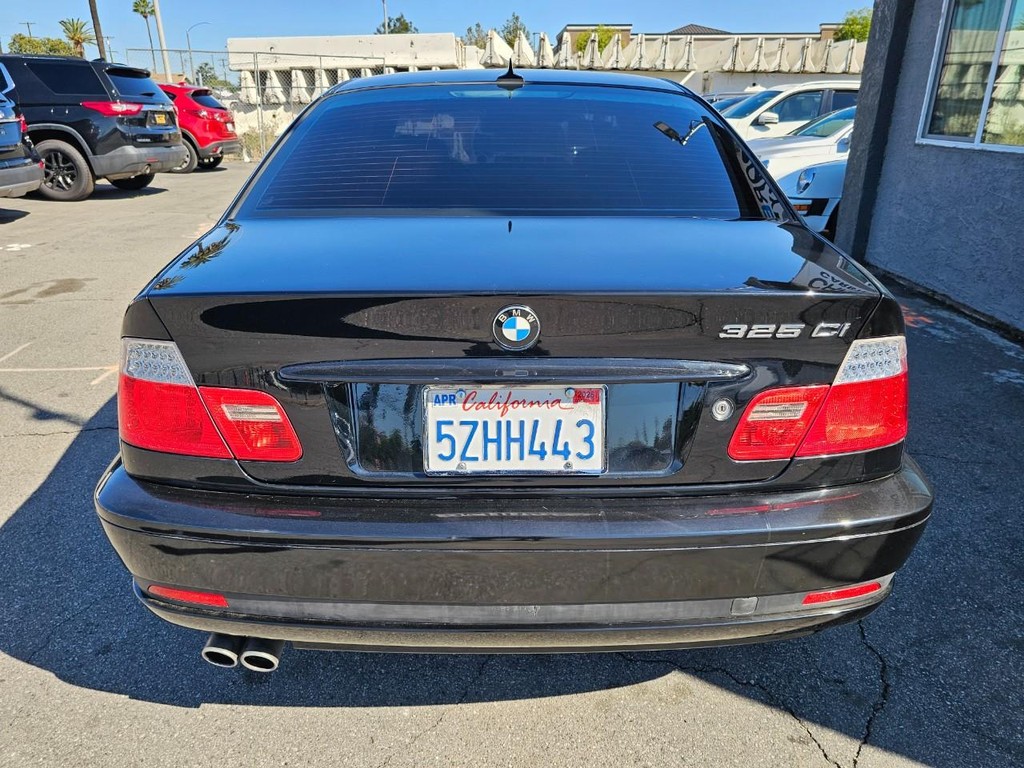 BMW 3 Series Vehicle Full-screen Gallery Image 5