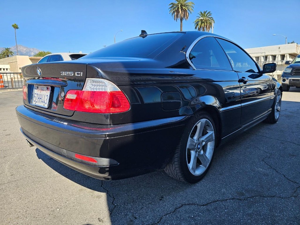 BMW 3 Series Vehicle Full-screen Gallery Image 6