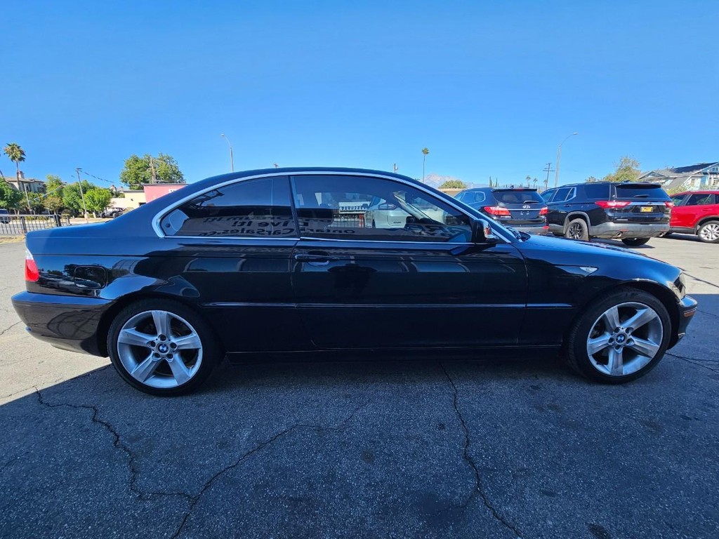 BMW 3 Series Vehicle Full-screen Gallery Image 7