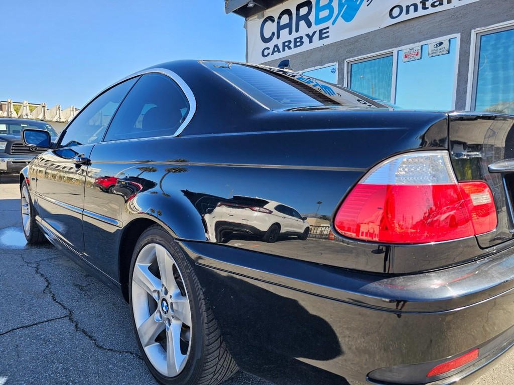 BMW 3 Series Vehicle Full-screen Gallery Image 12