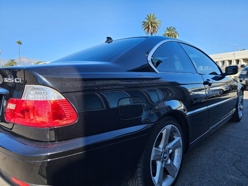 BMW 3 Series Vehicle Full-screen Gallery Image 13