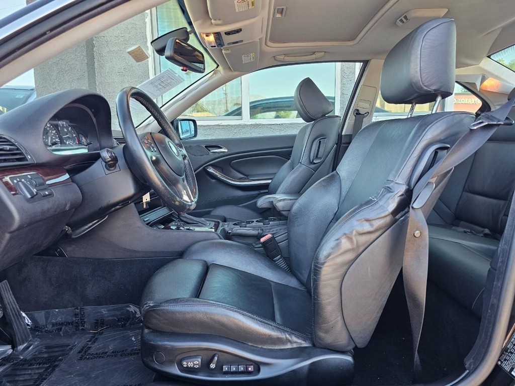 BMW 3 Series Vehicle Full-screen Gallery Image 18