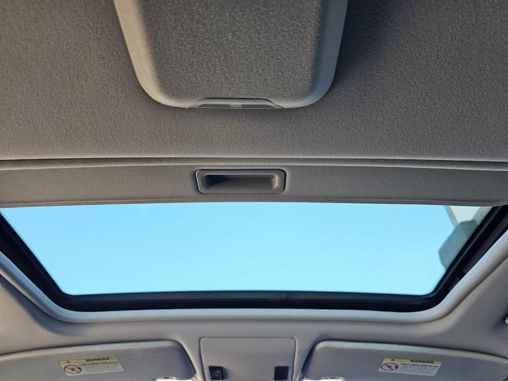 BMW 3 Series Vehicle Full-screen Gallery Image 31