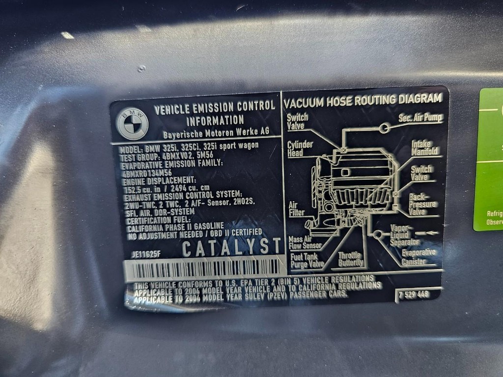 BMW 3 Series Vehicle Full-screen Gallery Image 35