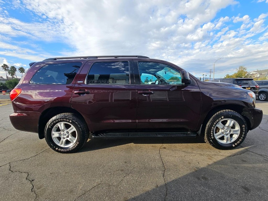 Toyota Sequoia Vehicle Full-screen Gallery Image 07