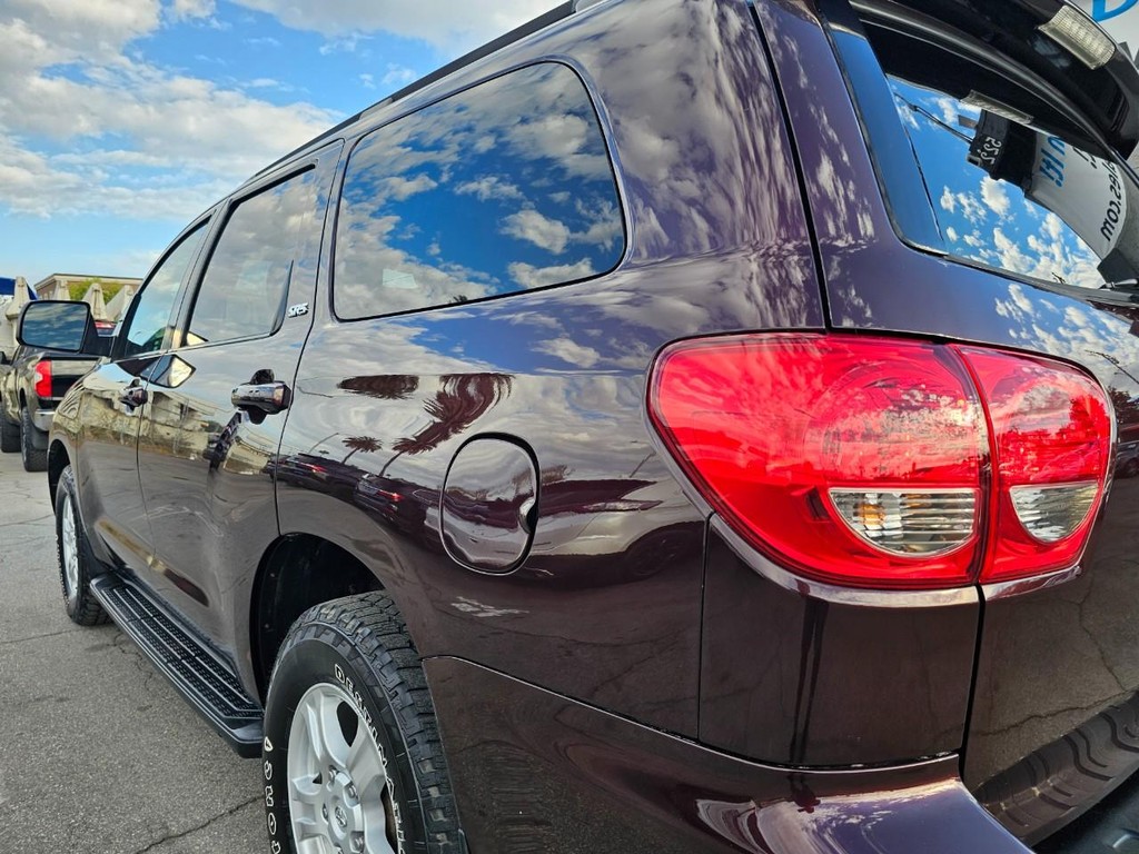 Toyota Sequoia Vehicle Full-screen Gallery Image 11