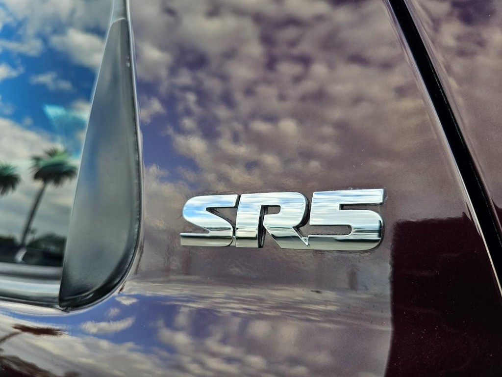 Toyota Sequoia Vehicle Full-screen Gallery Image 16