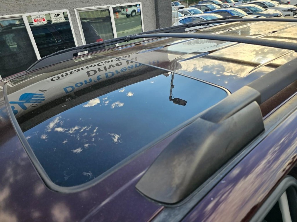 Toyota Sequoia Vehicle Full-screen Gallery Image 18