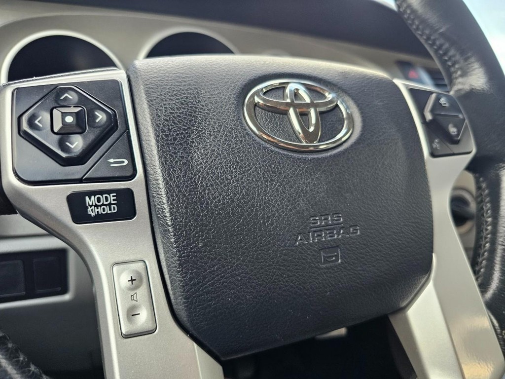 Toyota Sequoia Vehicle Full-screen Gallery Image 22