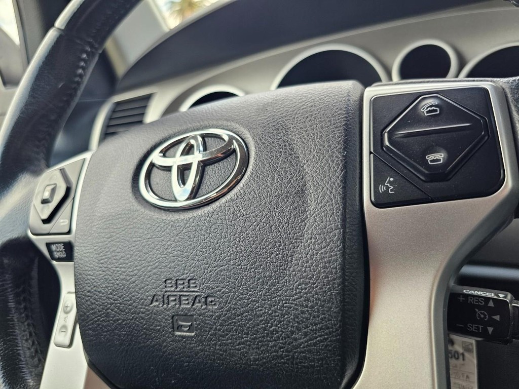 Toyota Sequoia Vehicle Full-screen Gallery Image 23