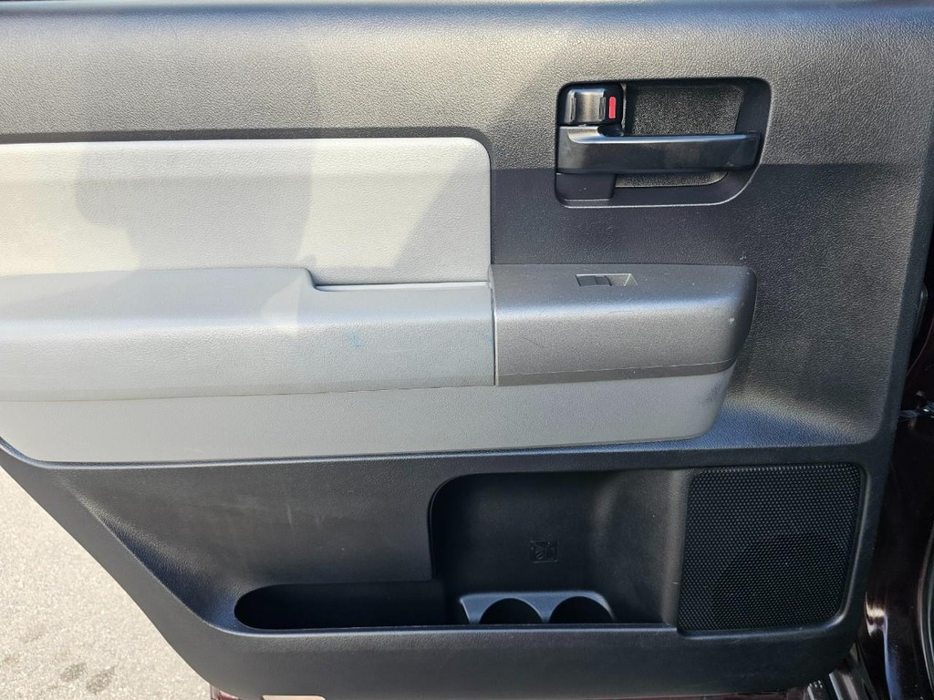 Toyota Sequoia Vehicle Full-screen Gallery Image 26