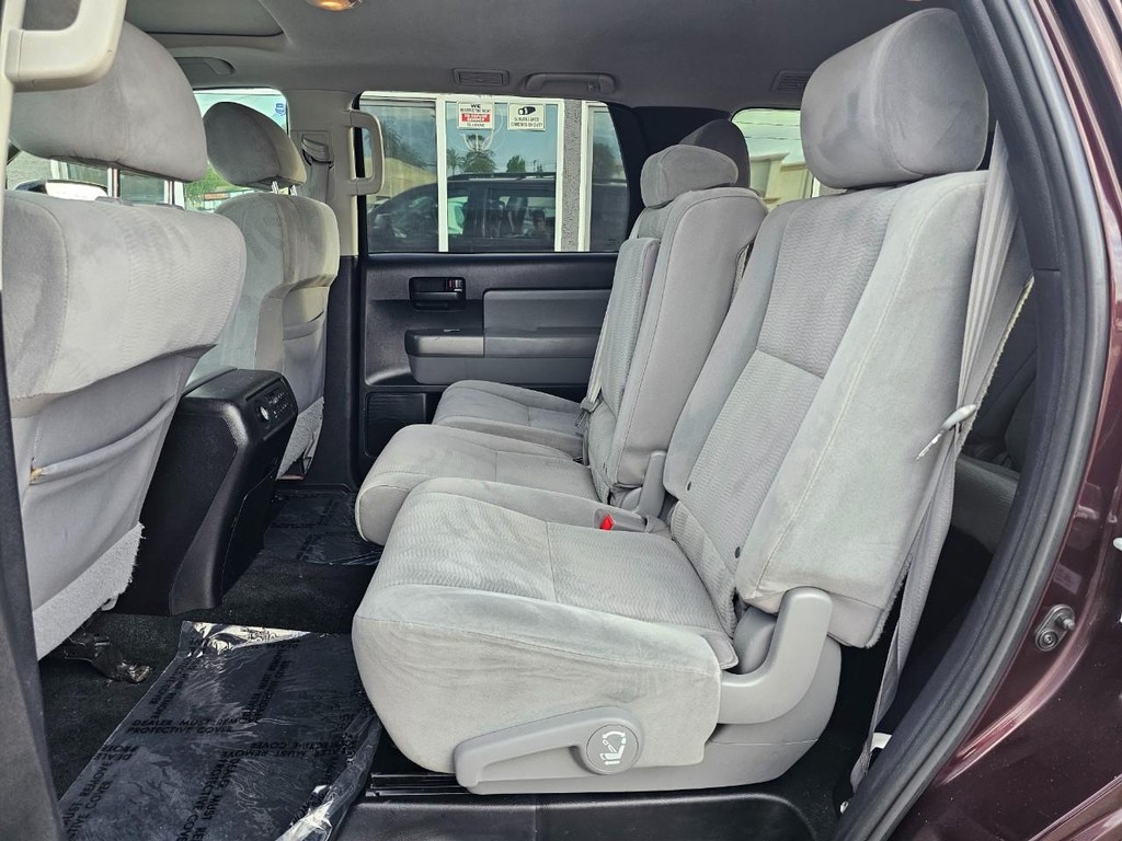 Toyota Sequoia Vehicle Full-screen Gallery Image 27