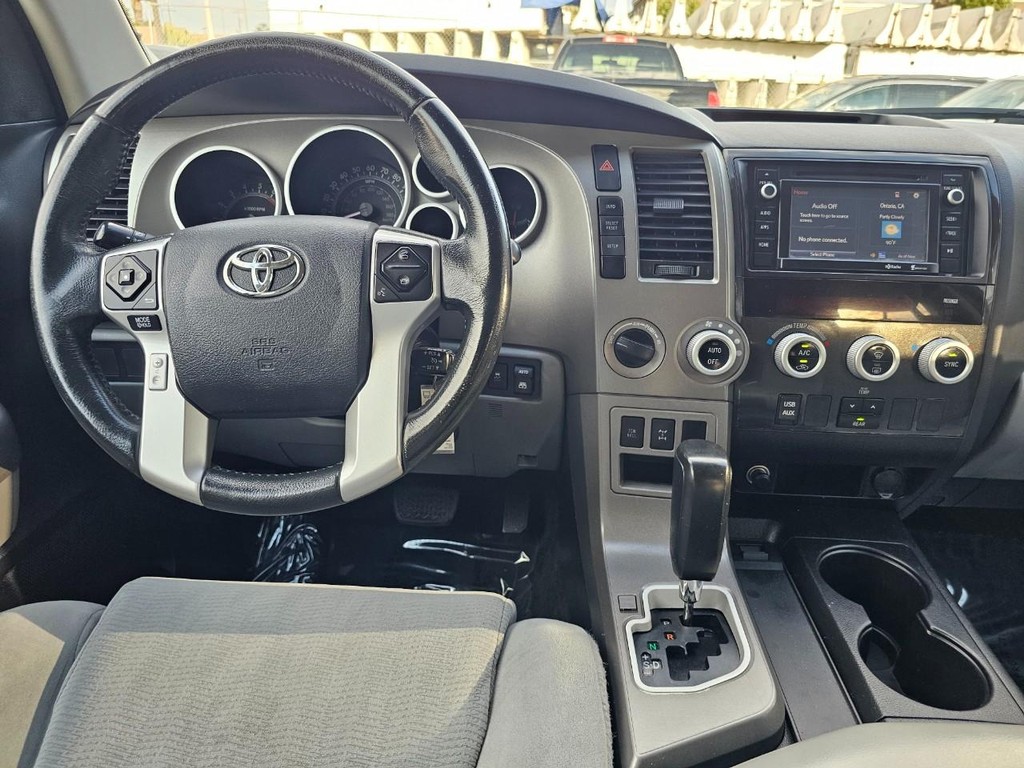 Toyota Sequoia Vehicle Full-screen Gallery Image 30