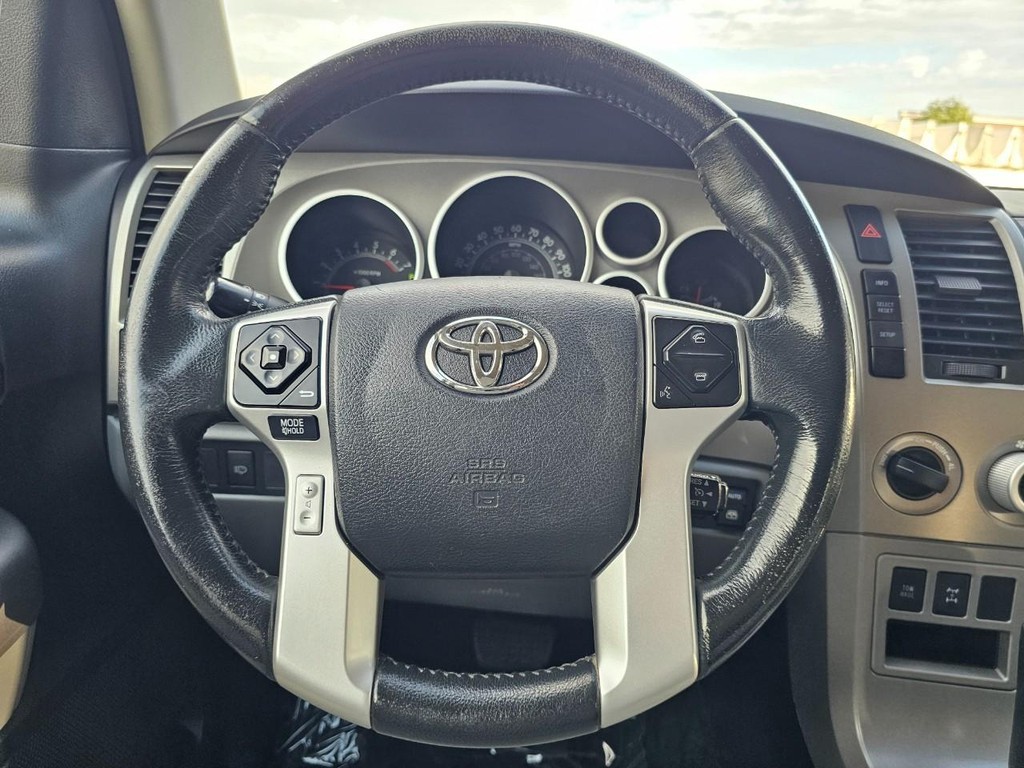 Toyota Sequoia Vehicle Full-screen Gallery Image 31