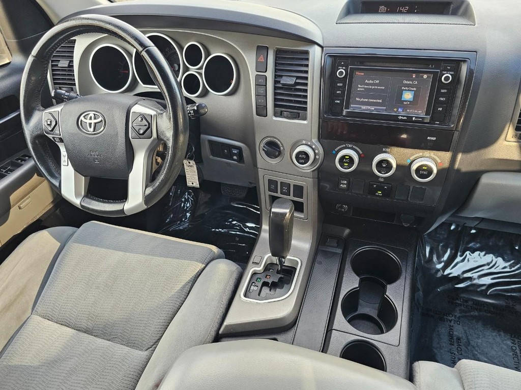 Toyota Sequoia Vehicle Full-screen Gallery Image 32