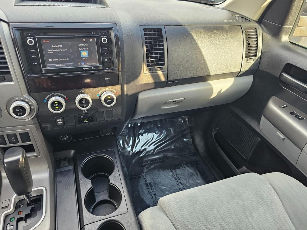 Toyota Sequoia Vehicle Full-screen Gallery Image 33