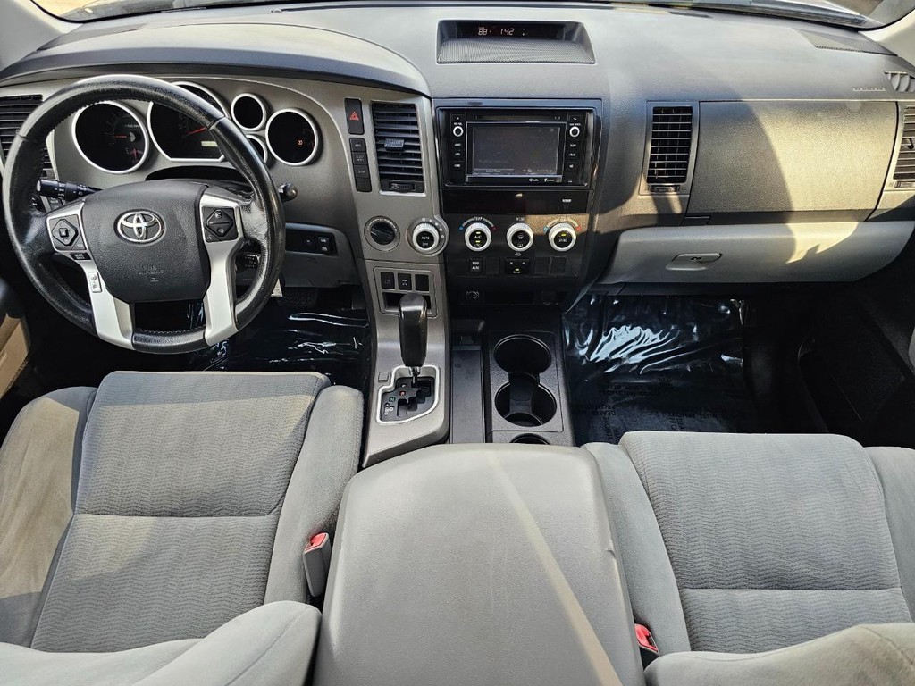 Toyota Sequoia Vehicle Full-screen Gallery Image 34
