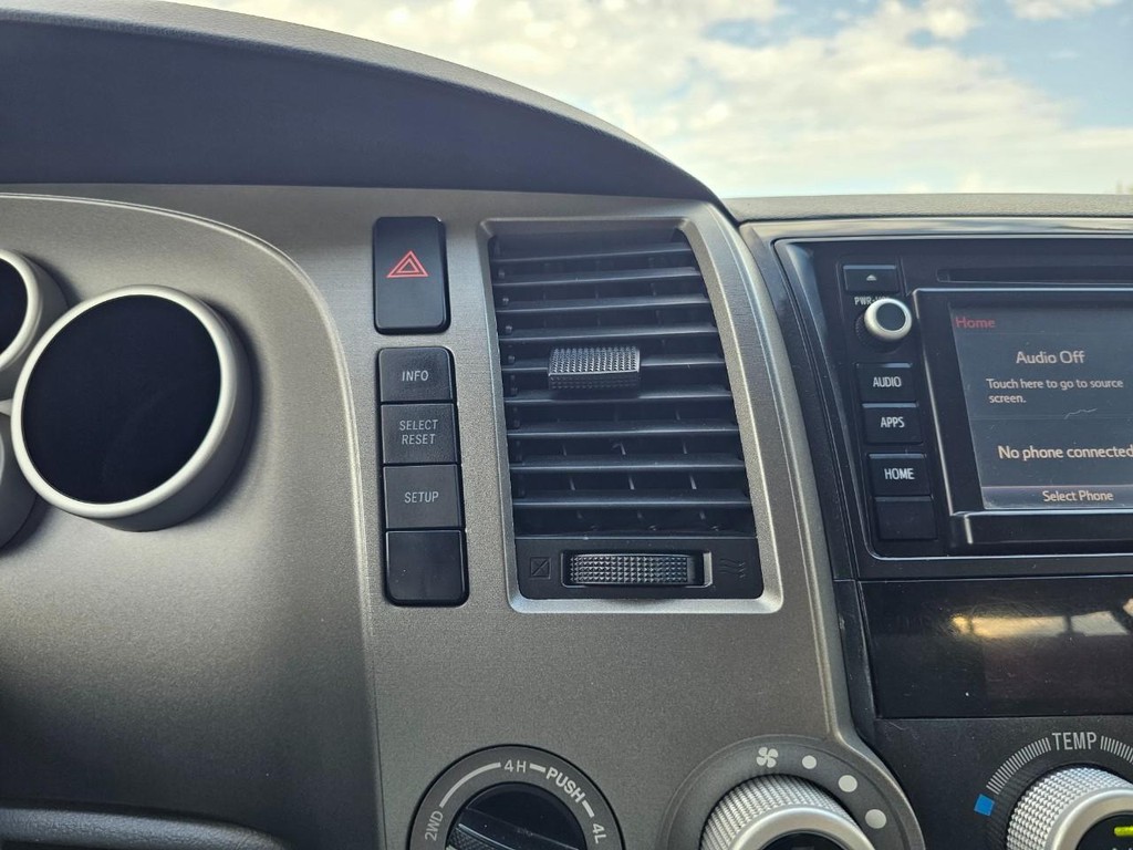 Toyota Sequoia Vehicle Full-screen Gallery Image 36