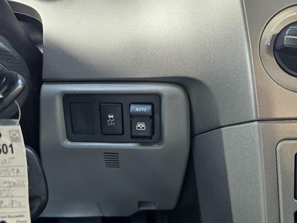 Toyota Sequoia Vehicle Full-screen Gallery Image 37