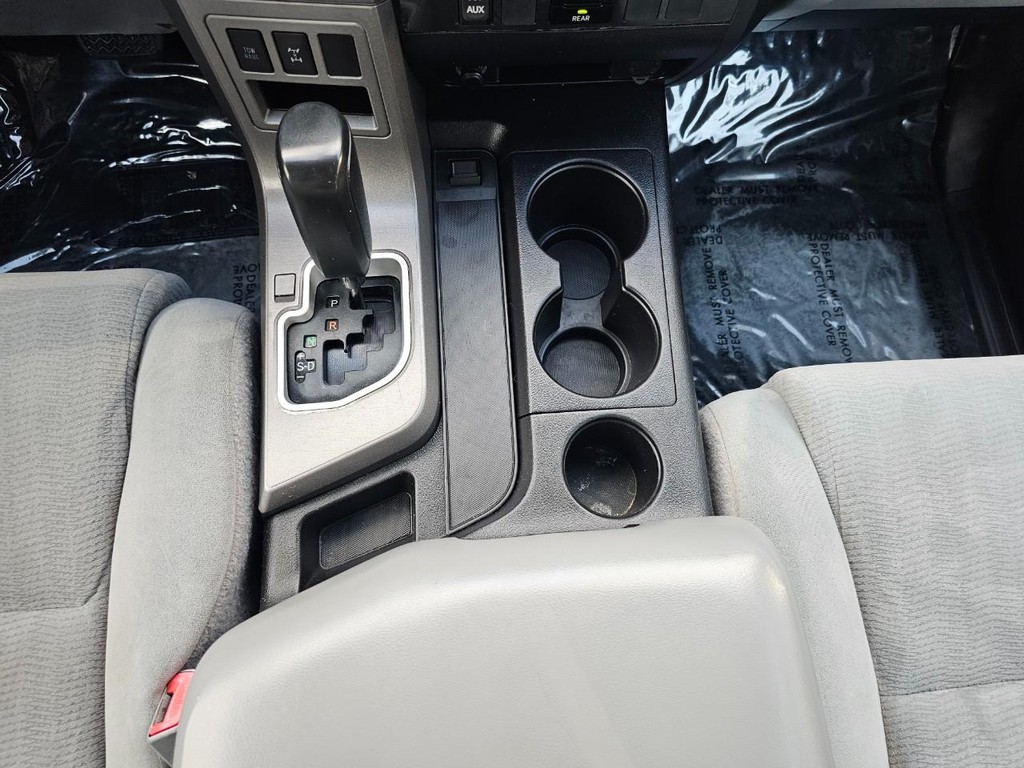 Toyota Sequoia Vehicle Full-screen Gallery Image 39