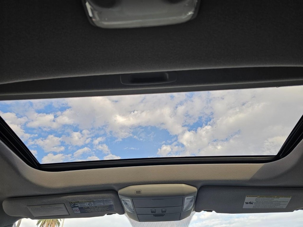 Toyota Sequoia Vehicle Full-screen Gallery Image 41